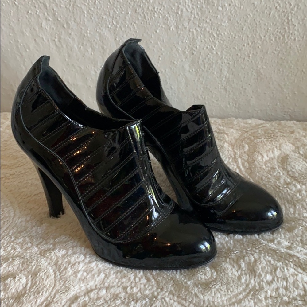 CHANEL Patent heels | Sizes: 38
